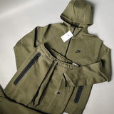 Conjunto NK Tech Fleece 2024