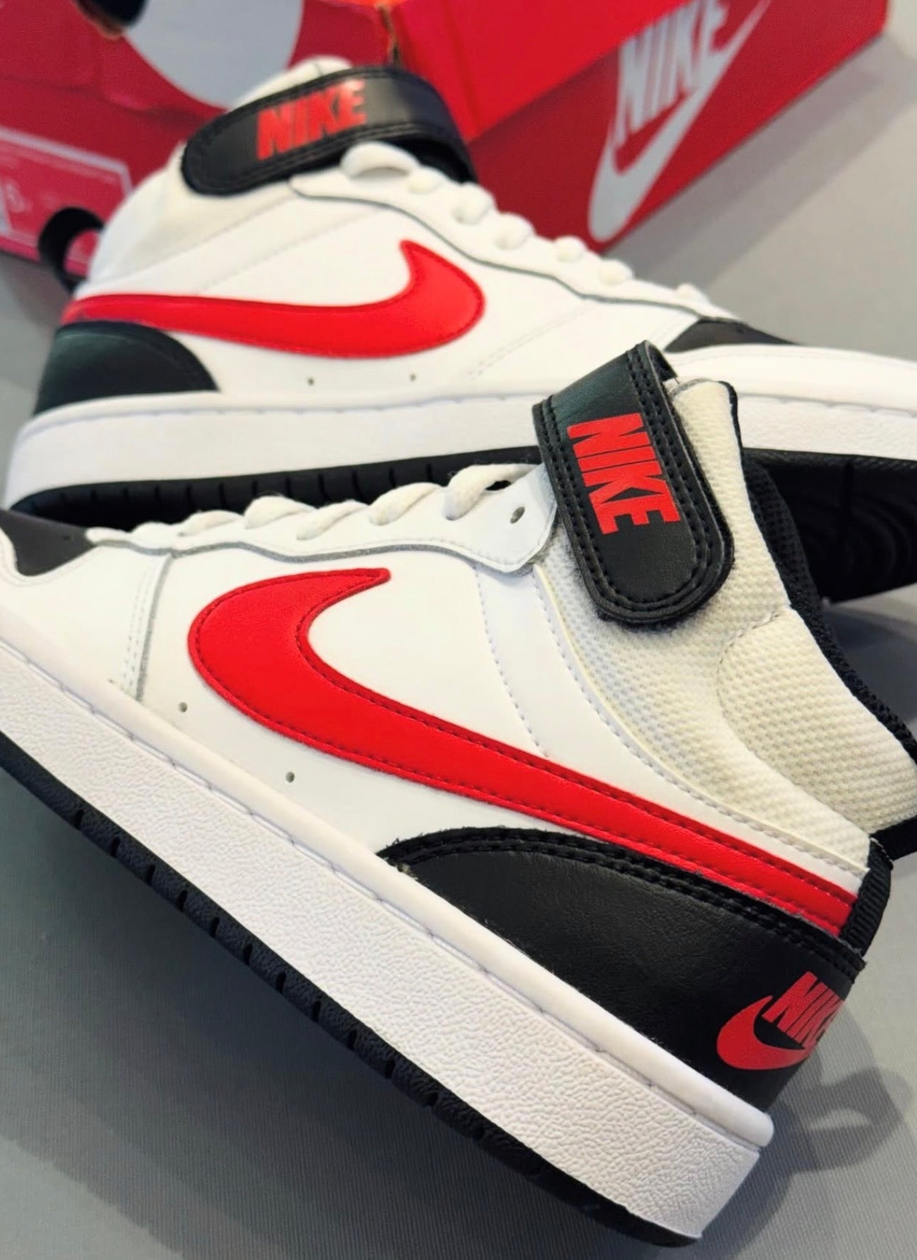 Tênis Nike Borough Mid Lançamento