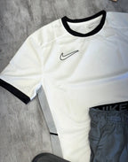 Kit Nike Academy 2025 + Chinelo Victori One