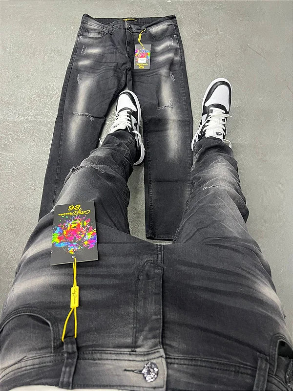 Calça jeans modelo jogador