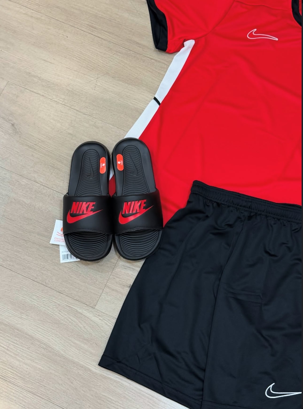 Kit completo Nike Academy + Chinelo Victori One