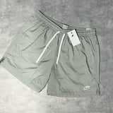Short Nike Club