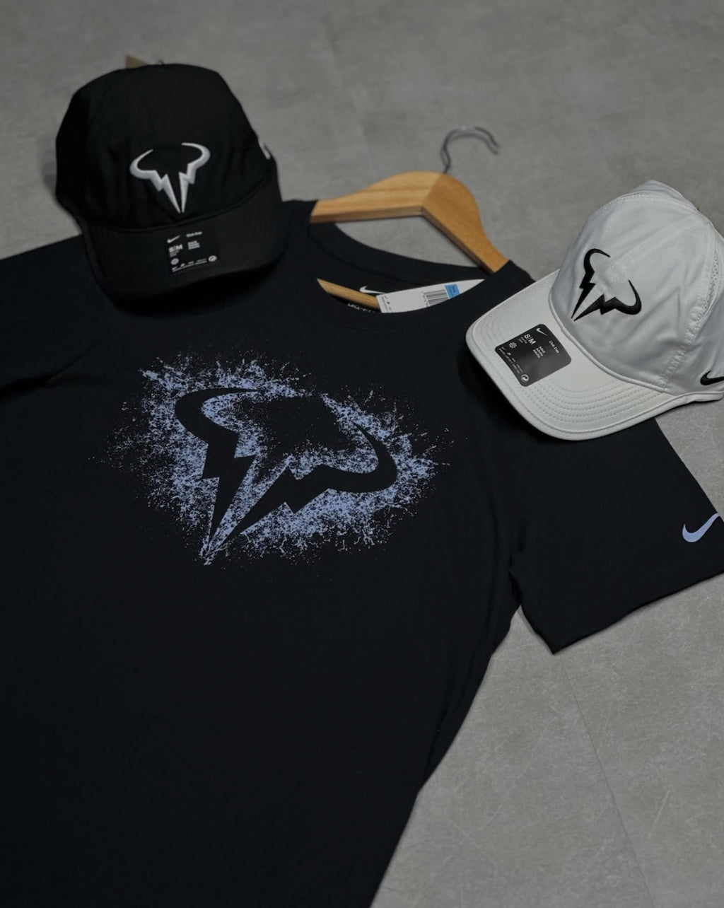 Camisa Nike Nadal + 2 bonés Nadal