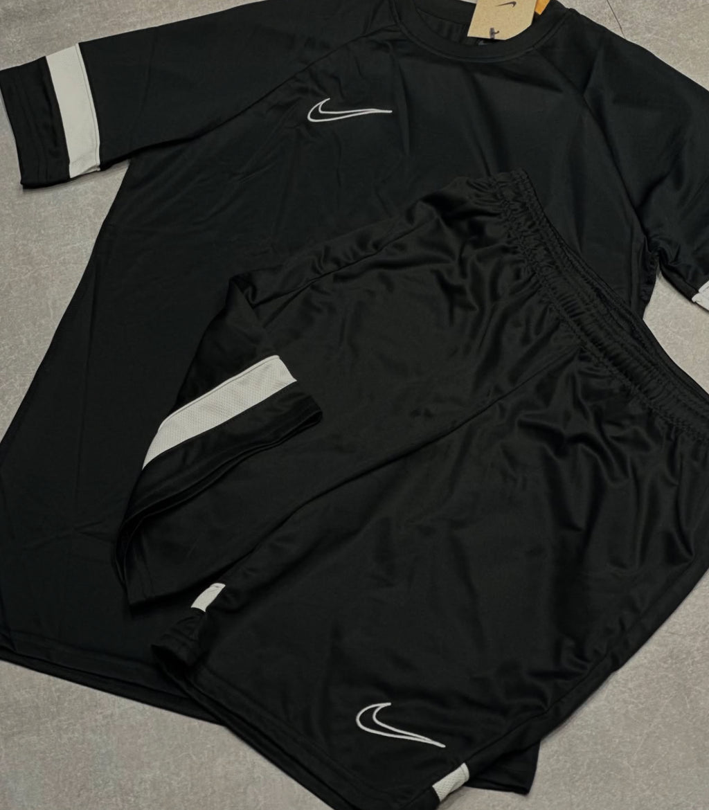 Conjunto Nike DRI-FIT Academy