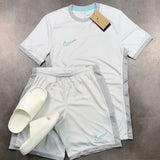 Conjunto Nike DRI-FIT 2025 + Chinelo Nike