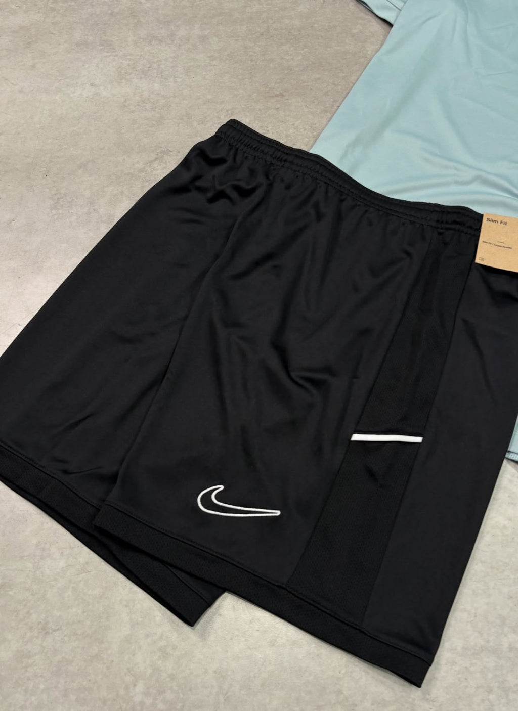 Kit Academy + Chinelo Victori One