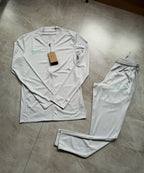 Conjunto Nike DRI-FIT 2025 (ice frozen)