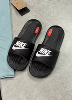 Kit Academy + Chinelo Victori One