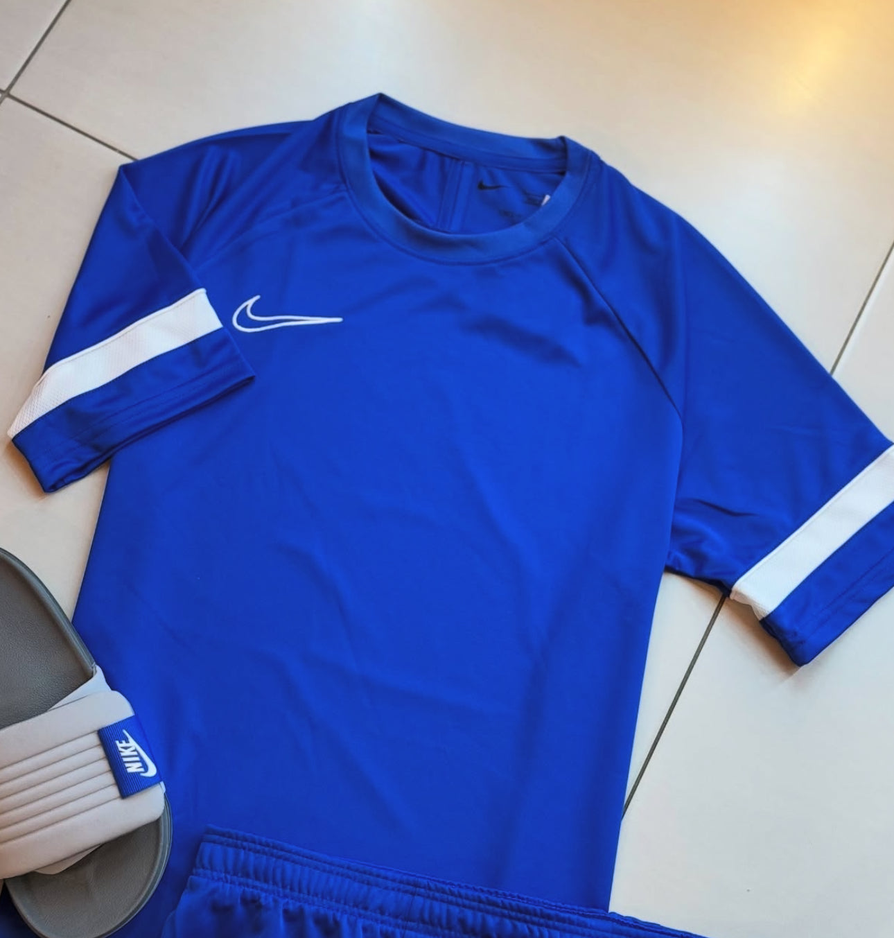 Kit Nike Academy + Chinelo Nike