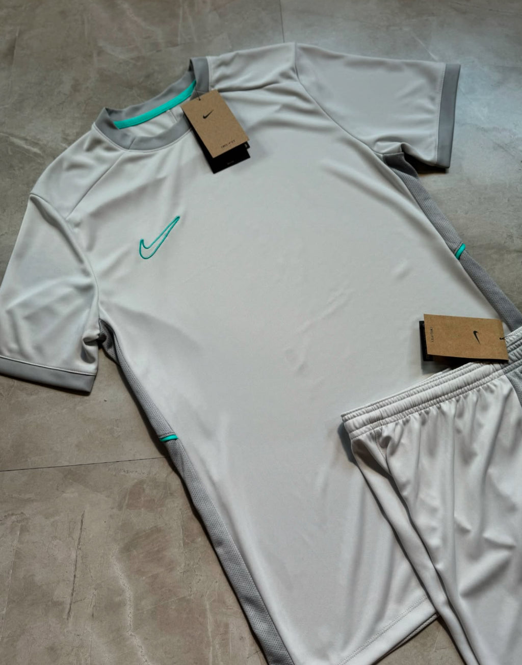 Conjunto Nike DRI-FIT ( ice frozen )