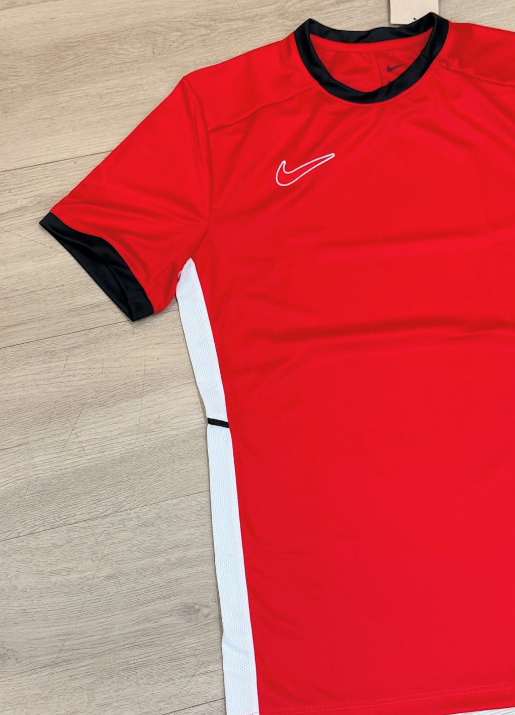 Kit completo Nike Academy + Chinelo Victori One