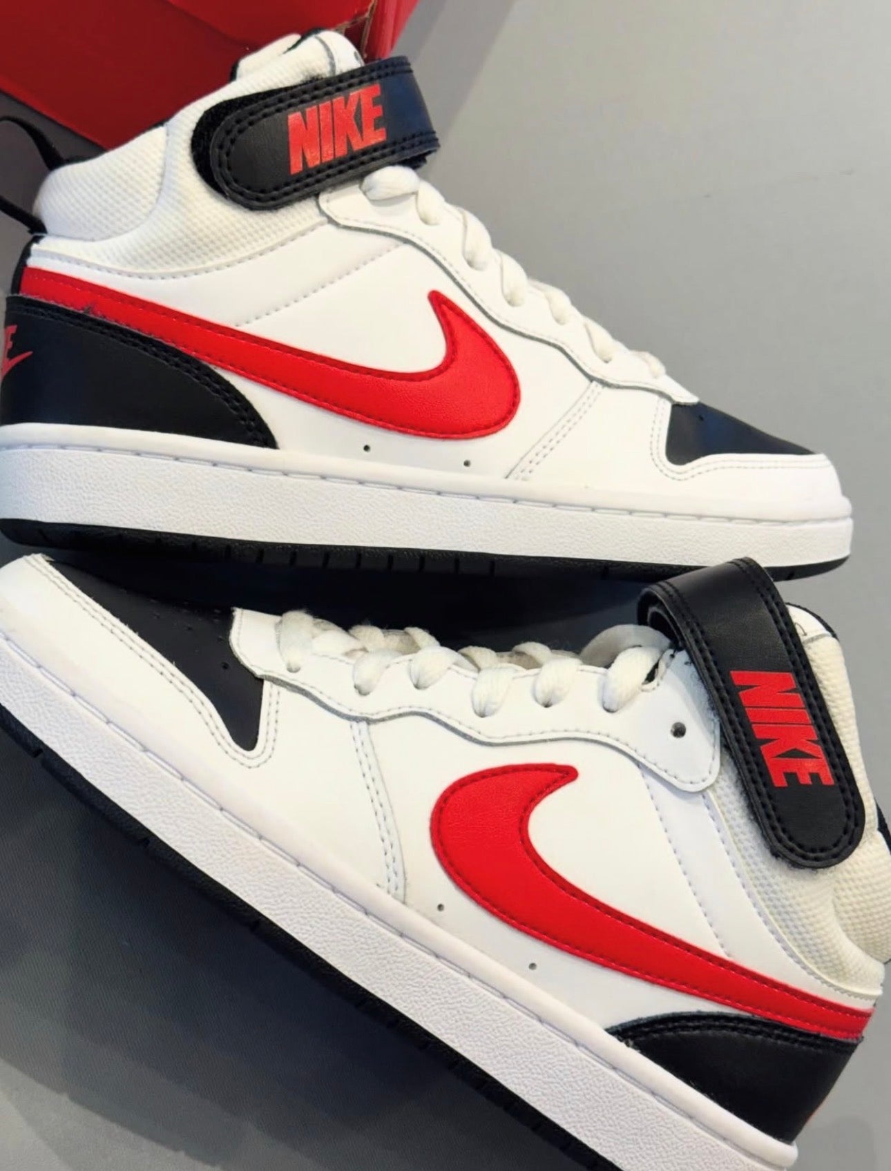 Tênis Nike Borough Mid Lançamento