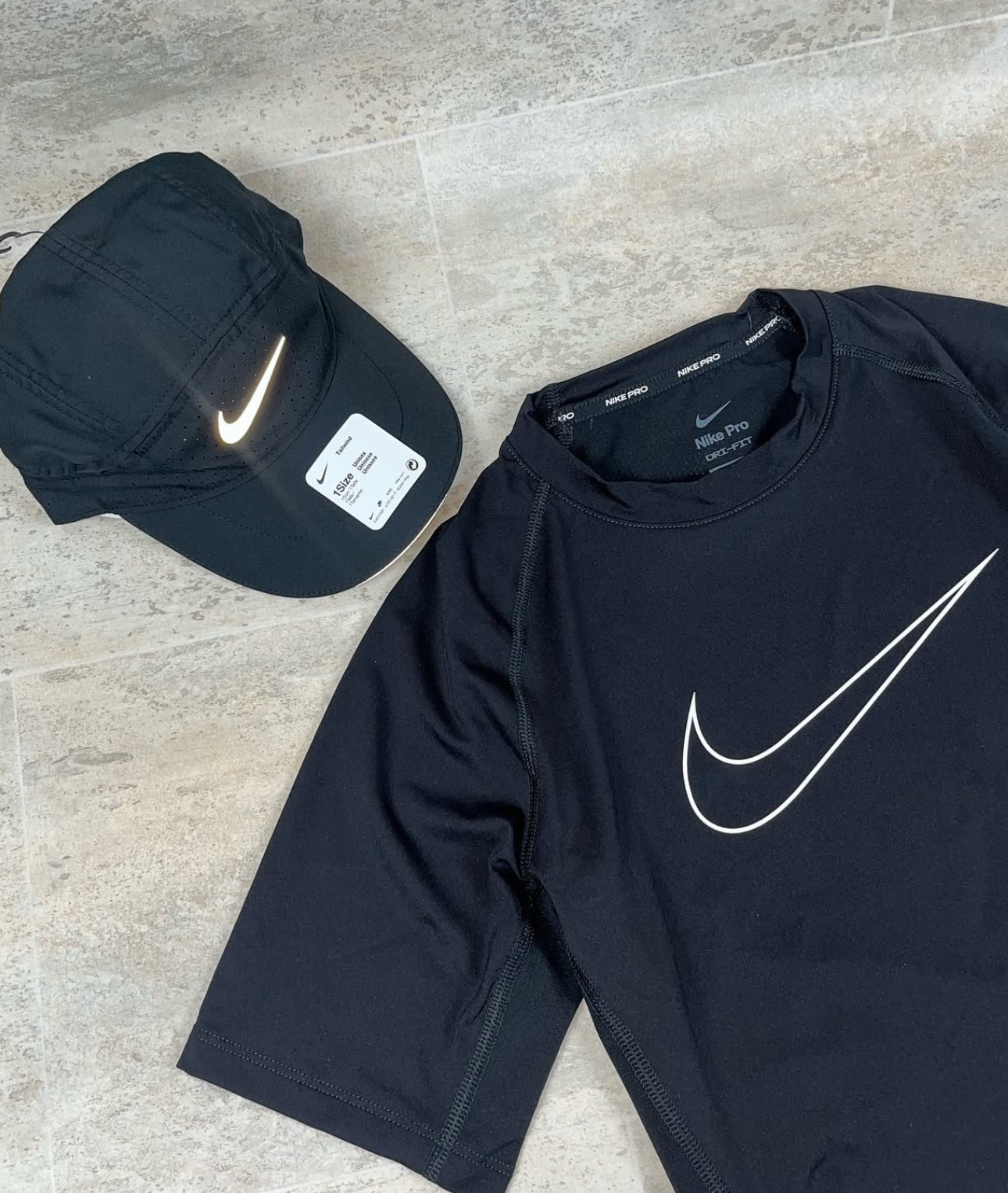 Camisa Nike Pro + Boné Tailwind Nike
