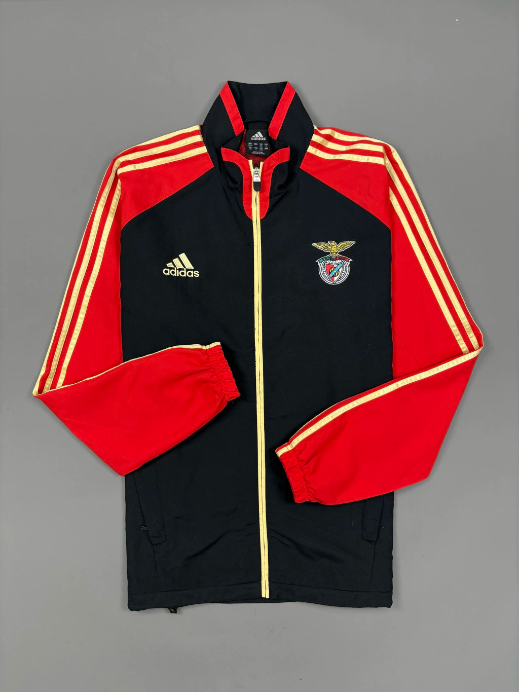 Conjunto Adidas Benfica - Preto/Vermelho/Dourado
