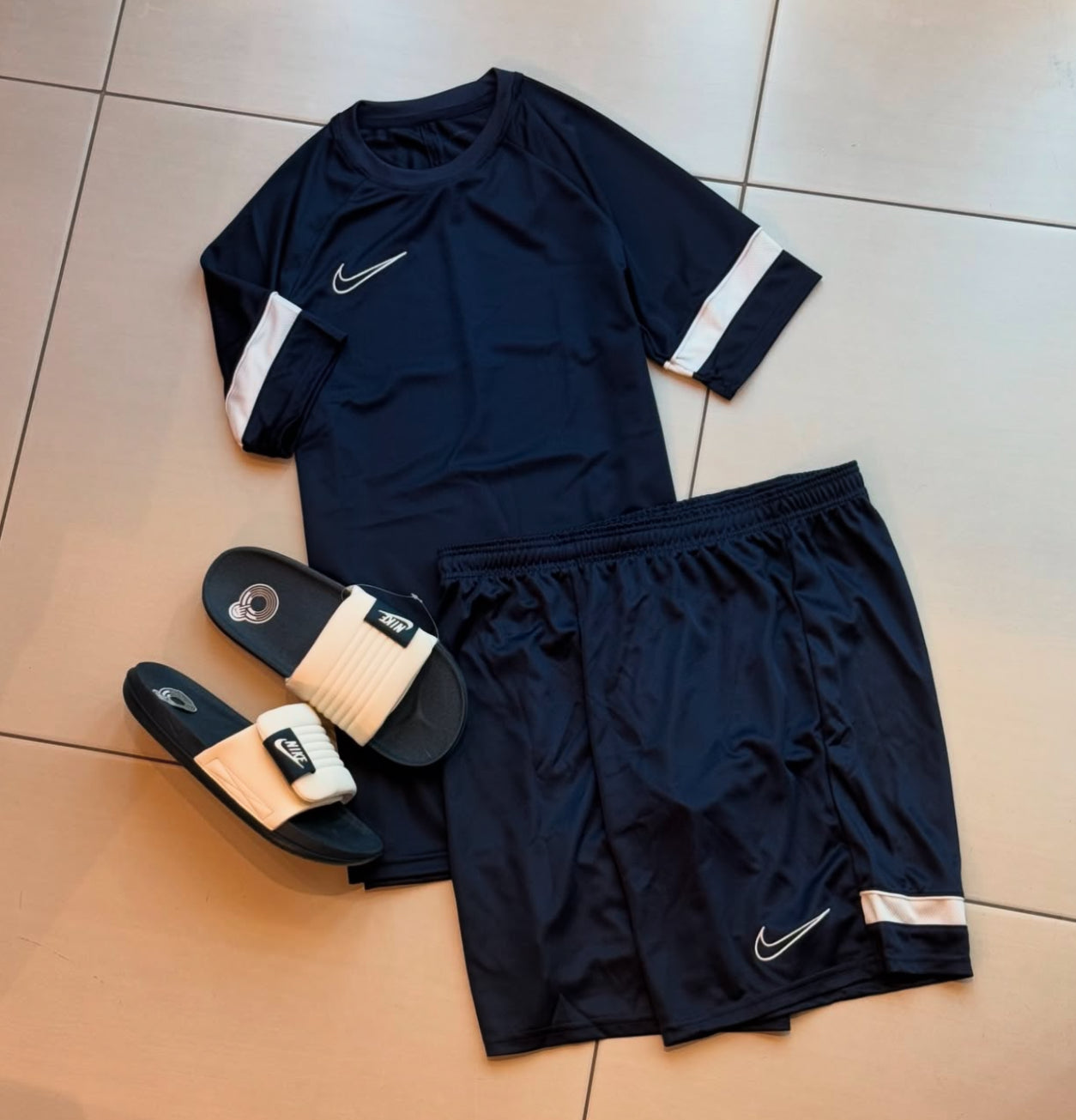 Conjunto Nike DRI-FIT Academy + Slide Nk