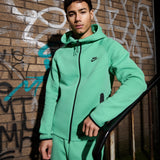 Conjunto NK Tech Fleece